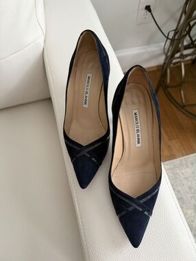 Manolo Blahnik Suede Leather Trim Embellishment Pumps Women's Size 36